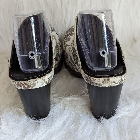 Dr. Martens Una Mules - Picture 5 of 16